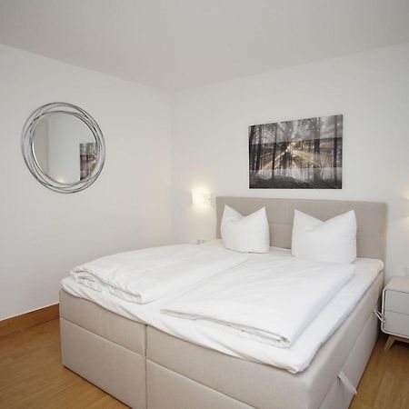 Strandnah Mit Terrasse, Gratis Nutzung Vom Ahoi Erlebnisbad Und Sauna In Sellin - Strandhaus Moenchgut Fewo06 Lobbe Exterior photo