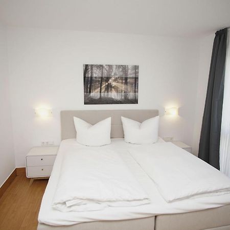Strandnah Mit Terrasse, Gratis Nutzung Vom Ahoi Erlebnisbad Und Sauna In Sellin - Strandhaus Moenchgut Fewo06 Lobbe Exterior photo
