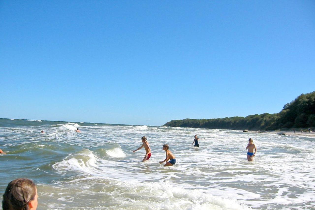 Strandnah Mit Terrasse, Gratis Nutzung Vom Ahoi Erlebnisbad Und Sauna In Sellin - Strandhaus Moenchgut Fewo06 Lobbe Exterior photo