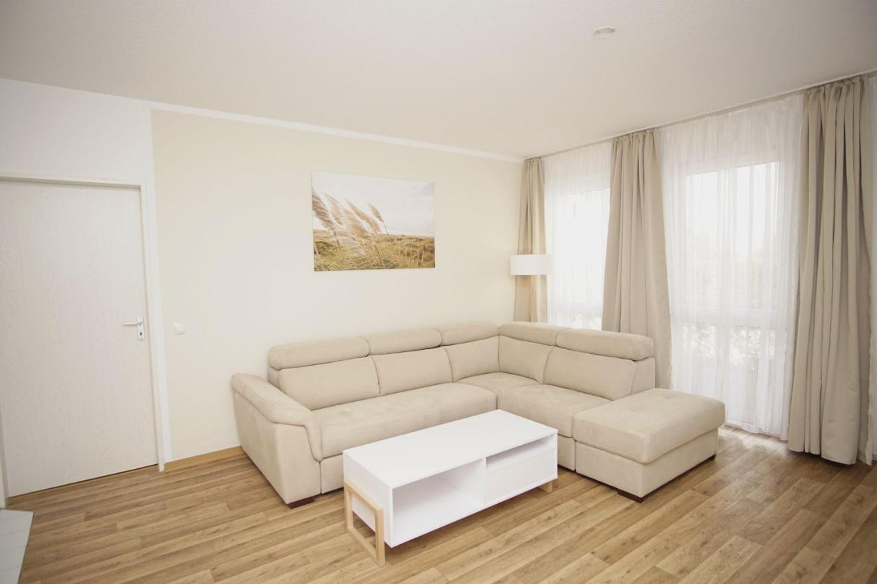 Strandnah Mit Terrasse, Gratis Nutzung Vom Ahoi Erlebnisbad Und Sauna In Sellin - Strandhaus Moenchgut Fewo06 Lobbe Exterior photo