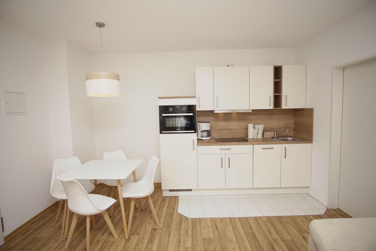 Strandnah Mit Terrasse, Gratis Nutzung Vom Ahoi Erlebnisbad Und Sauna In Sellin - Strandhaus Moenchgut Fewo06 Lobbe Exterior photo