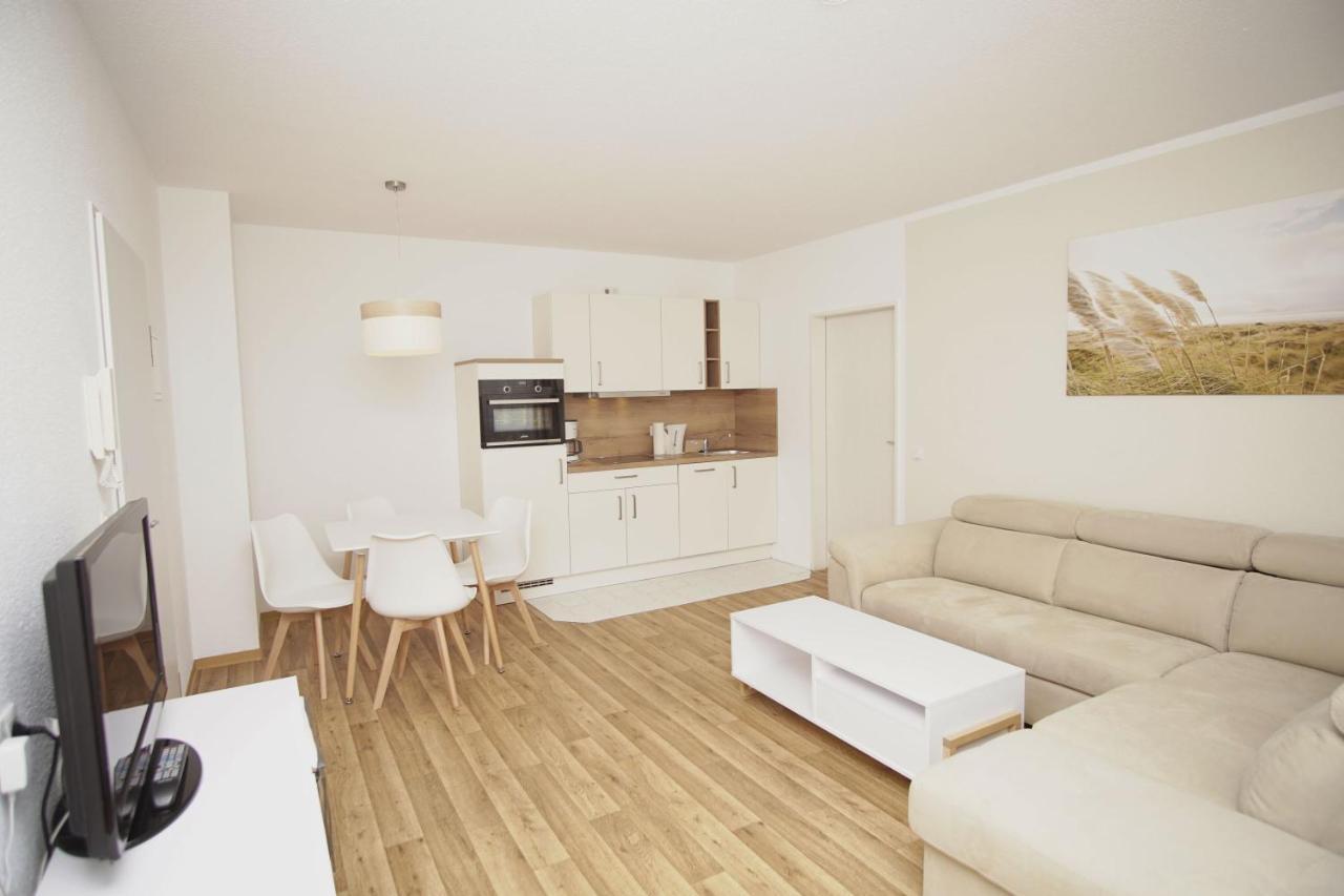 Strandnah Mit Terrasse, Gratis Nutzung Vom Ahoi Erlebnisbad Und Sauna In Sellin - Strandhaus Moenchgut Fewo06 Lobbe Exterior photo