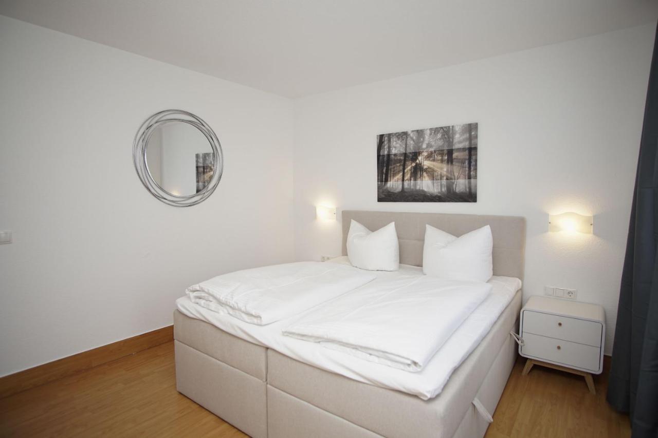 Strandnah Mit Terrasse, Gratis Nutzung Vom Ahoi Erlebnisbad Und Sauna In Sellin - Strandhaus Moenchgut Fewo06 Lobbe Exterior photo