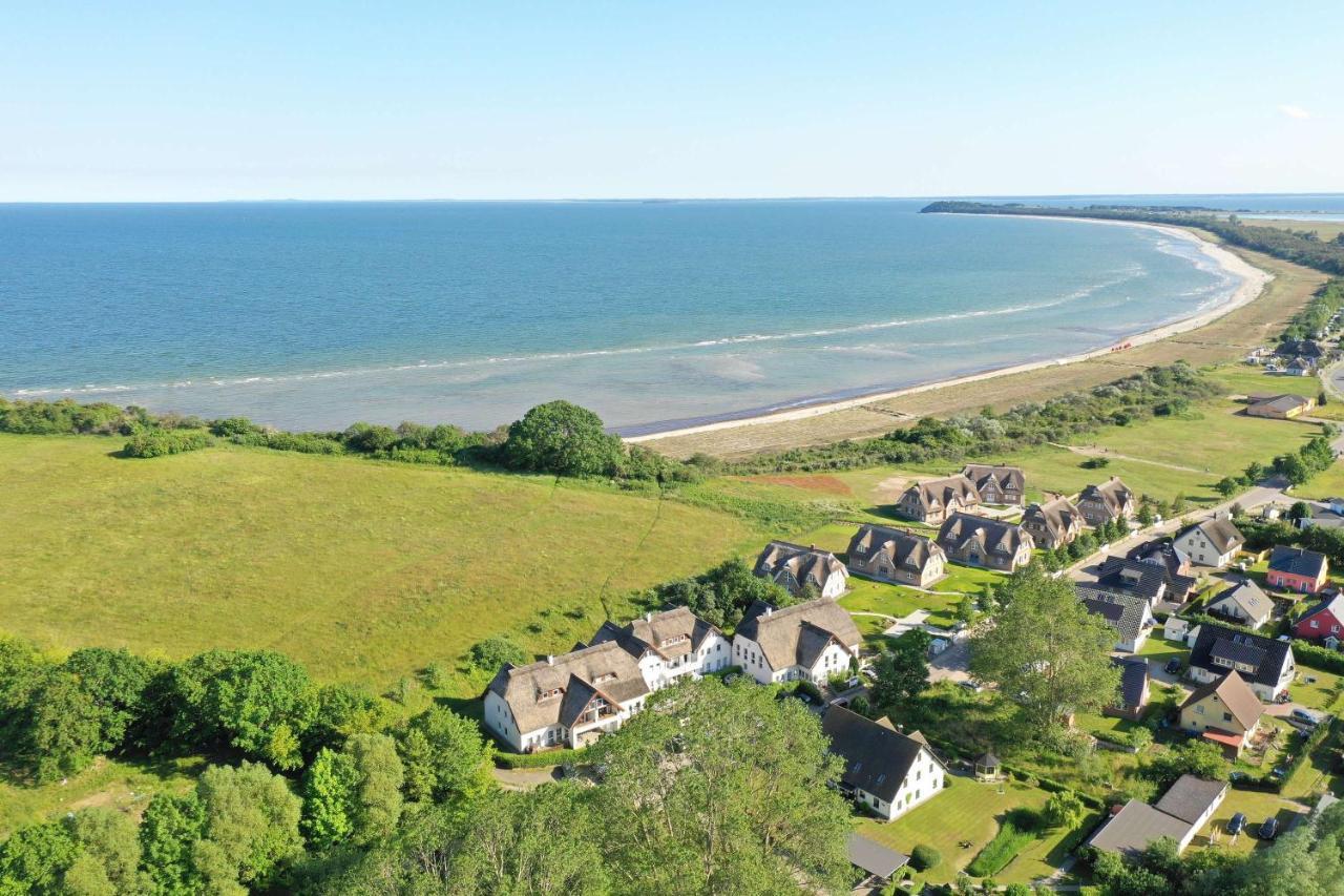 Strandnah Mit Terrasse, Gratis Nutzung Vom Ahoi Erlebnisbad Und Sauna In Sellin - Strandhaus Moenchgut Fewo06 Lobbe Exterior photo